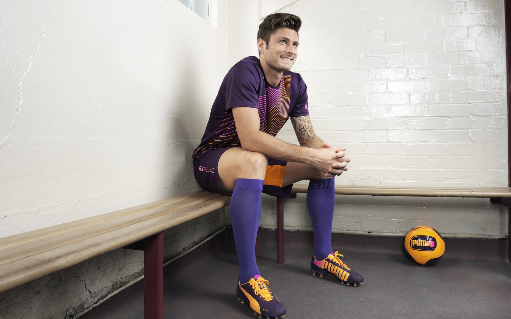 凯恩回归赛场，问鼎冠军首场状态亮眼，法国队观众沸腾！